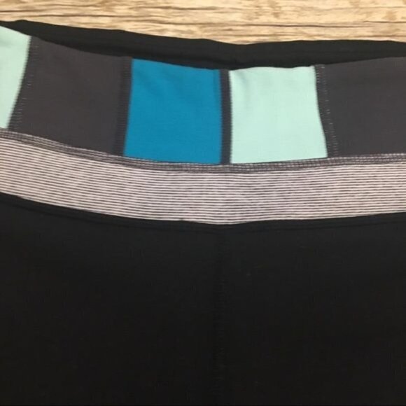 Lululemon Athletica Women’s Reversible Wunder Under Cropped Leggings Black Sz 8 - Picture 3 of 5